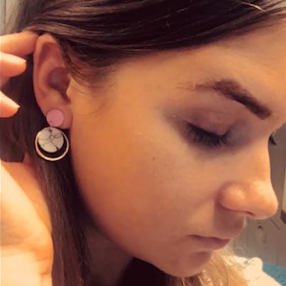 LAST SET Marble + Gold Ring Drop Earrings - Picture 4 of 4